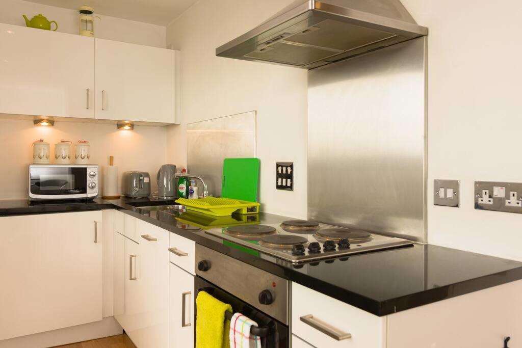 Trendy 10Th Floor Studio Apartment Glasgow Exterior foto